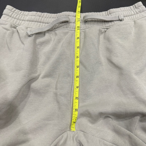 Gymshark Green Cutoff Sweat Shorts - Picture 11 of 12